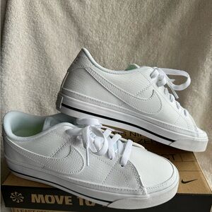 Women’s Nike Court Legacy sneakers